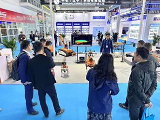 【消防機(jī)器狗系列亮相石油展】北京凌天滅火四足機(jī)器狗、偵察四足機(jī)器狗、運(yùn)輸四足機(jī)器狗、消防系留滅火無人機(jī)等重點(diǎn)裝備亮相展會！