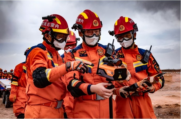 1757043610231561.jpg 內(nèi)蒙古消防開展“北疆藍(lán)光·2025”全區(qū)消防救援隊伍地震災(zāi)害救援實戰(zhàn)拉動演練.jpg