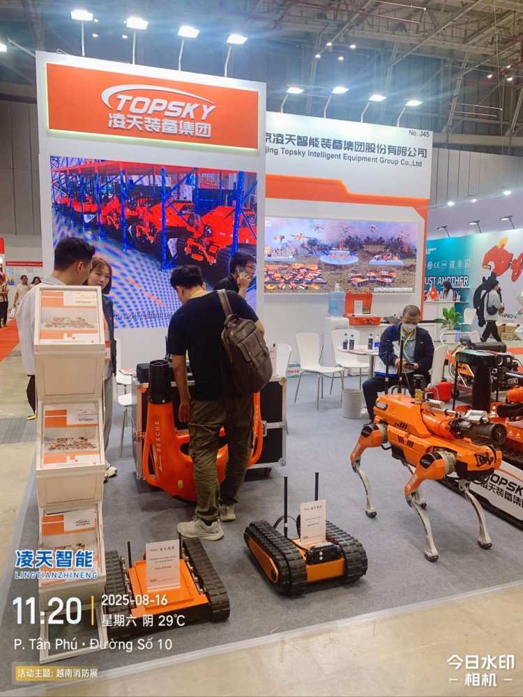 機器人 水上飛翼 機器狗展會.jpg