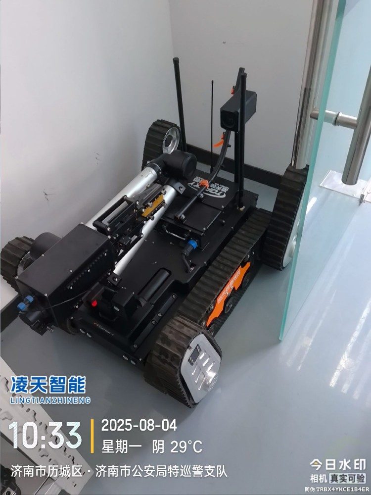 1762154958149695.jpg 雙擺臂排爆機器人驗收.jpg